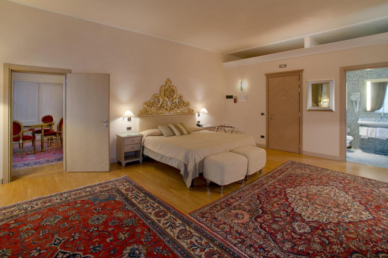Hotel Liassidi Palace Veneza Quarto foto