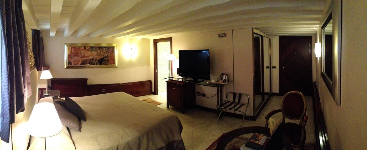 Hotel Liassidi Palace Veneza Quarto foto